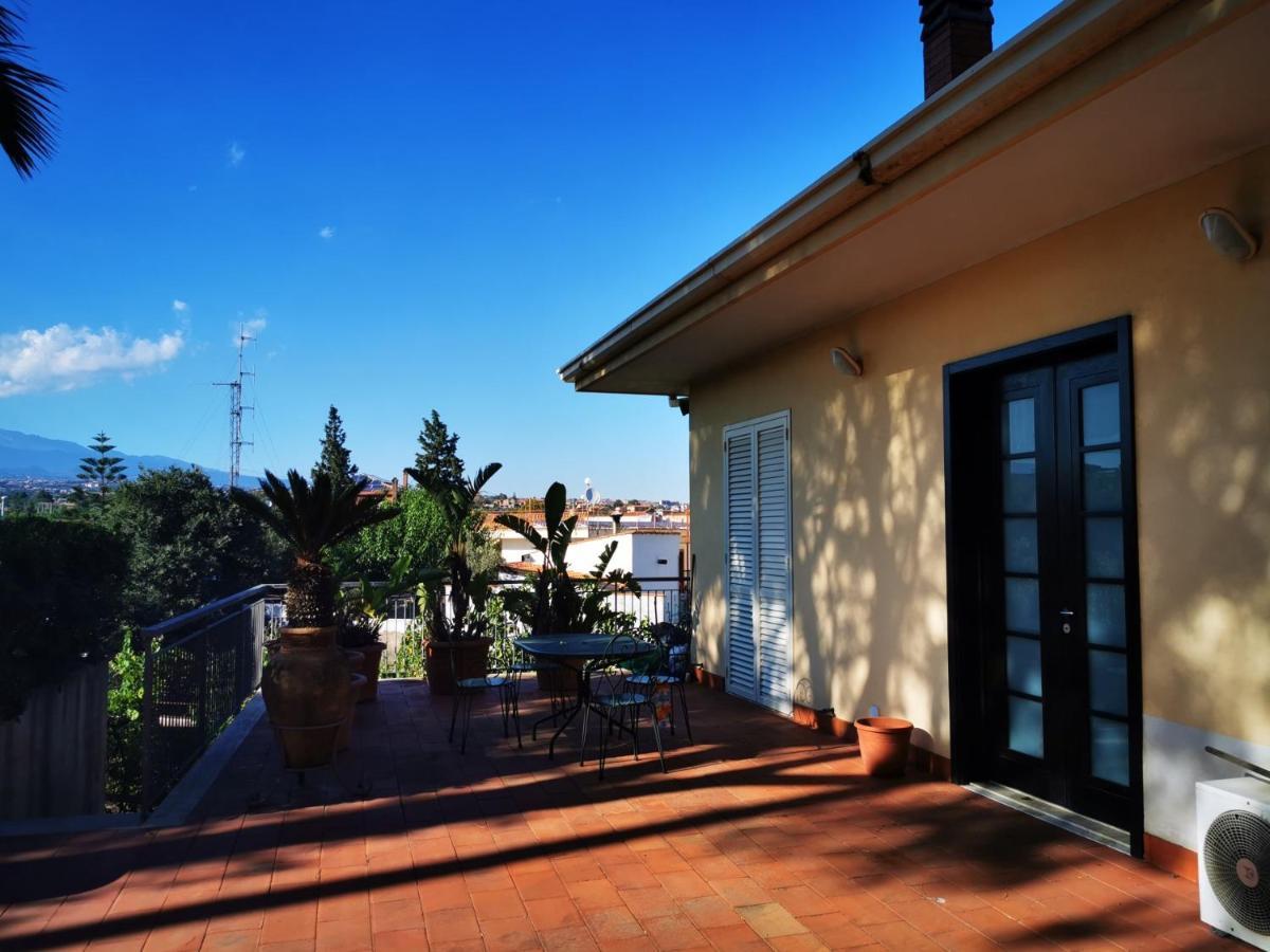 Holiday Flower Villa Panoramica Sul Golfo Di Catania Мистербьянко Экстерьер фото