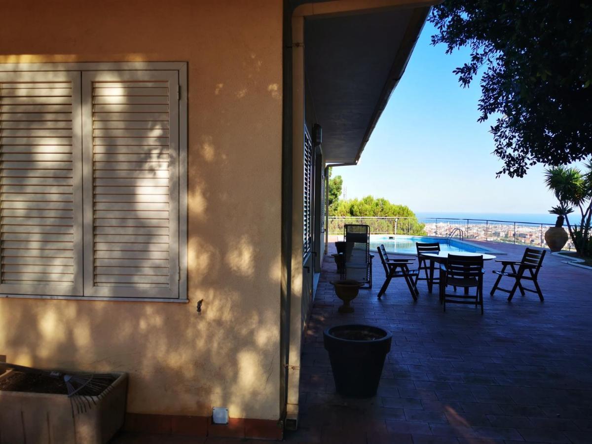 Holiday Flower Villa Panoramica Sul Golfo Di Catania Мистербьянко Экстерьер фото