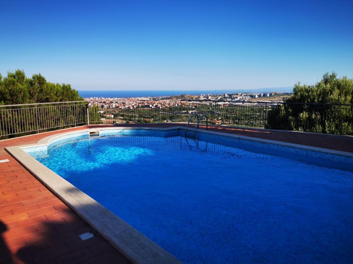 Holiday Flower Villa Panoramica Sul Golfo Di Catania Мистербьянко Экстерьер фото