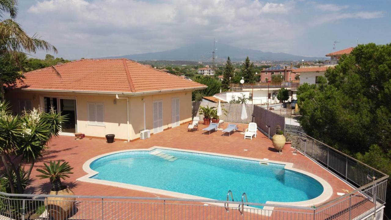 Holiday Flower Villa Panoramica Sul Golfo Di Catania Мистербьянко Экстерьер фото