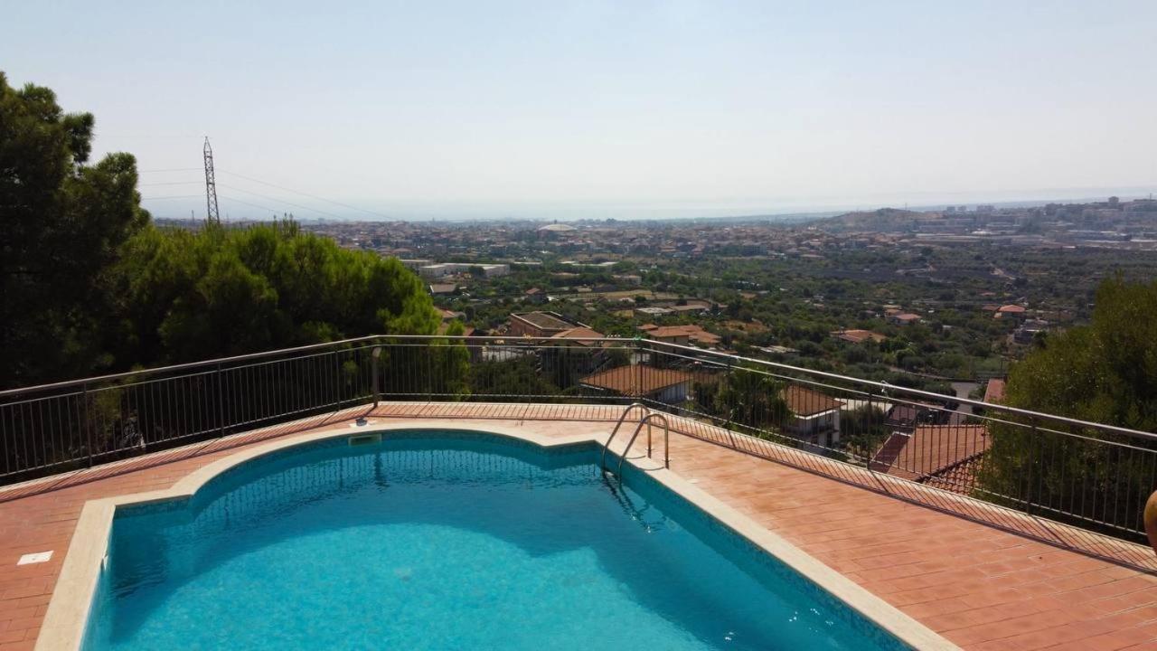 Holiday Flower Villa Panoramica Sul Golfo Di Catania Мистербьянко Экстерьер фото