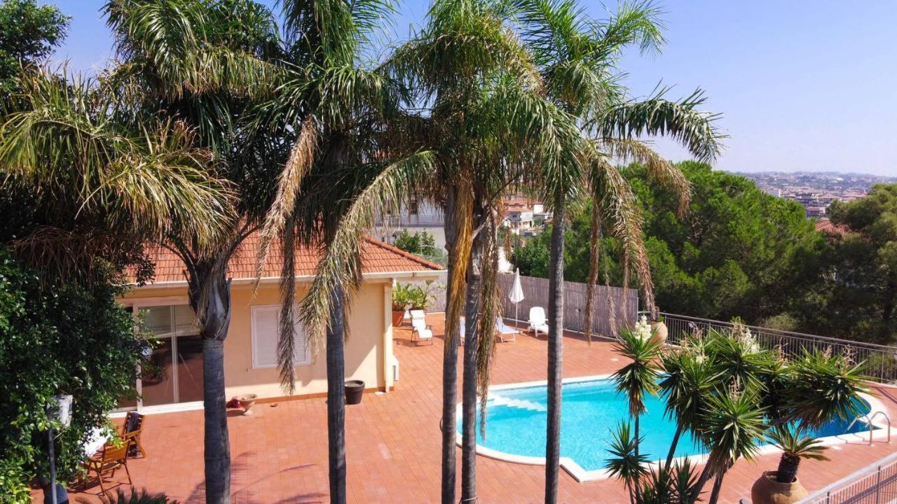 Holiday Flower Villa Panoramica Sul Golfo Di Catania Мистербьянко Экстерьер фото