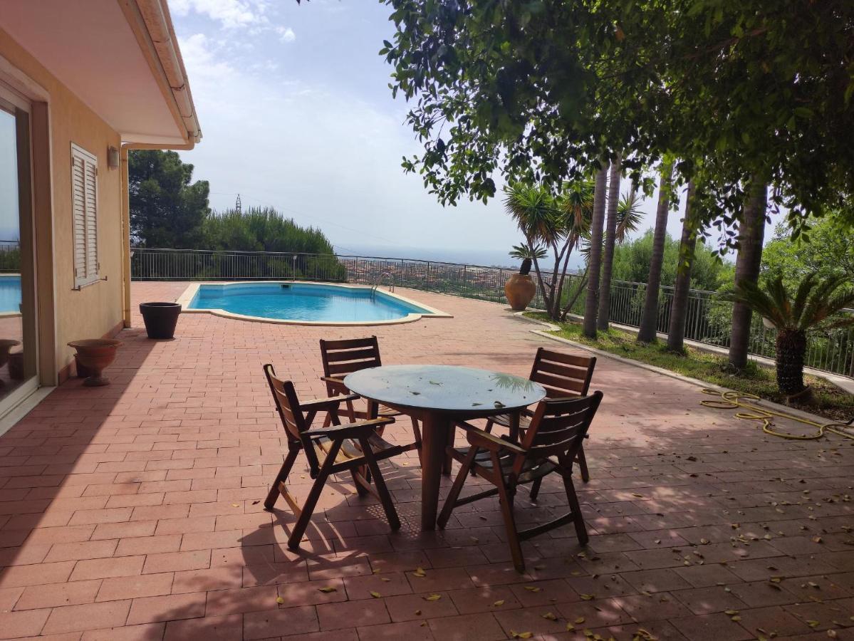 Holiday Flower Villa Panoramica Sul Golfo Di Catania Мистербьянко Экстерьер фото