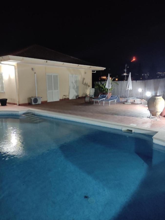 Holiday Flower Villa Panoramica Sul Golfo Di Catania Мистербьянко Экстерьер фото