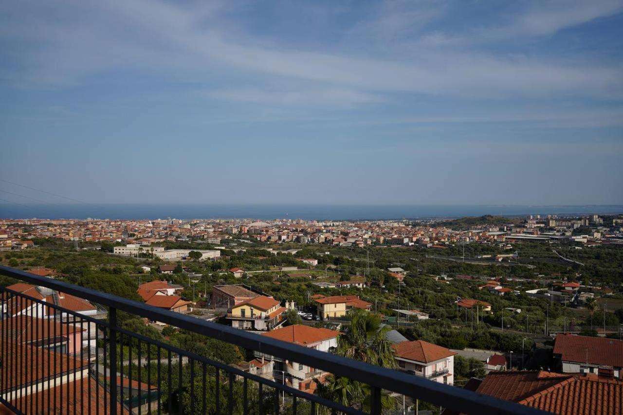 Holiday Flower Villa Panoramica Sul Golfo Di Catania Мистербьянко Экстерьер фото
