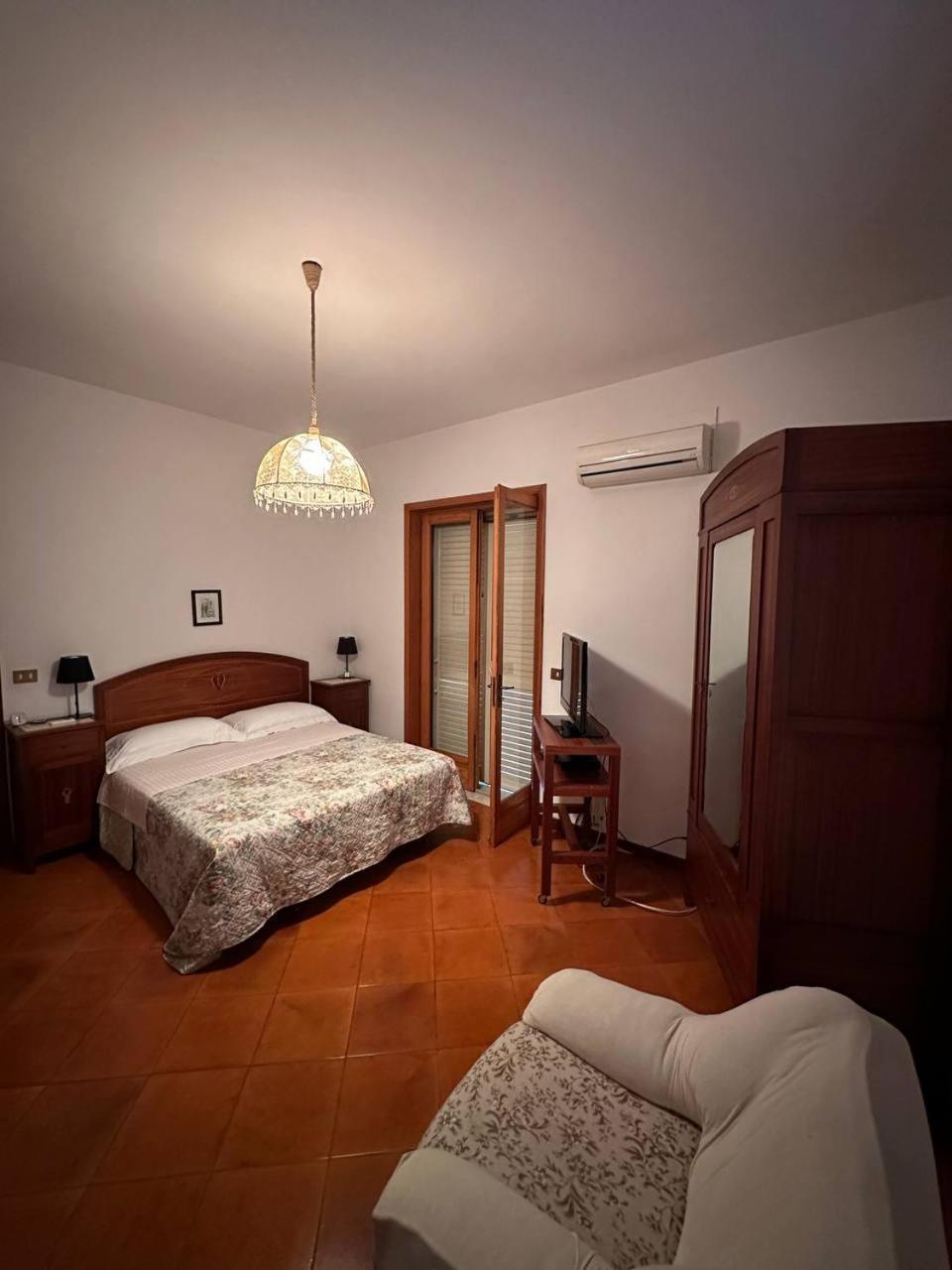 Holiday Flower Villa Panoramica Sul Golfo Di Catania Мистербьянко Экстерьер фото