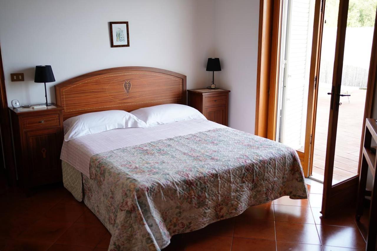 Holiday Flower Villa Panoramica Sul Golfo Di Catania Мистербьянко Экстерьер фото